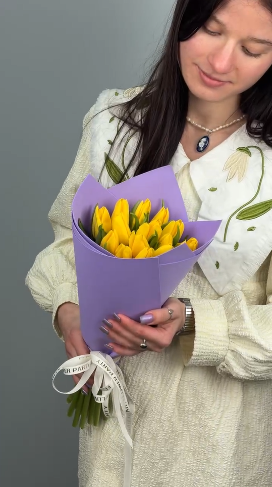 Букет из 15 желтых тюльпанов