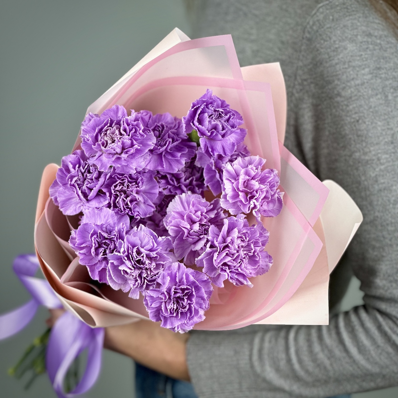 Букет из 15 сиреневых гвоздик