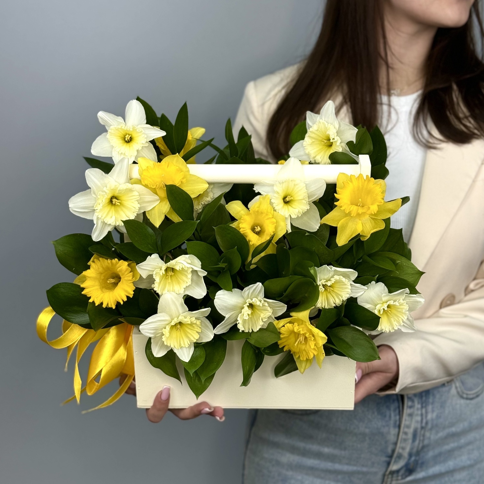 Цветы в ящике Полянка нарциссов