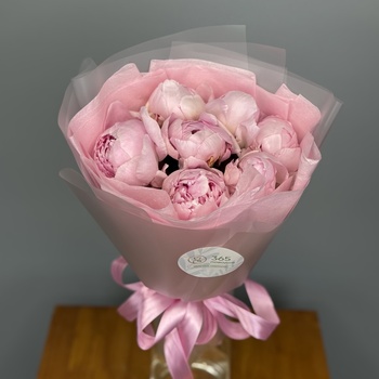 Букет из 7 пионов Сара