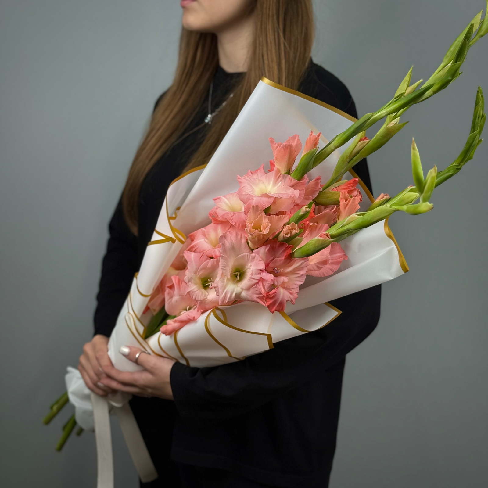 Букет из 5 розовых гладиолусов