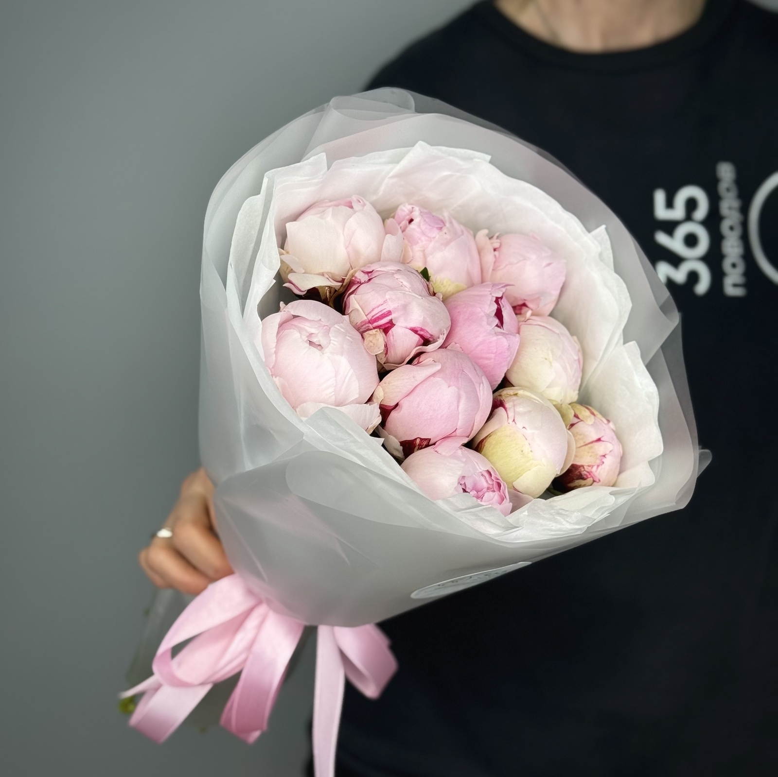 Букет из 15 пионов Сара