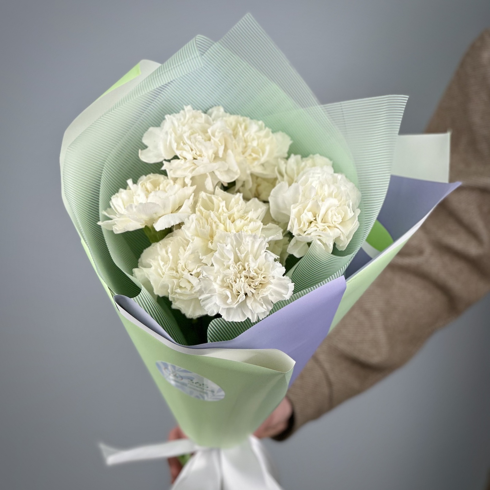 Букет из 11 белых гвоздик