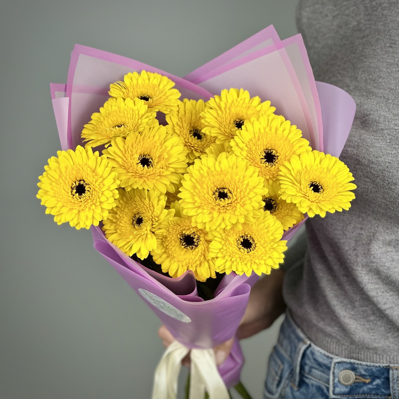 Букет из 15 желтых гербер