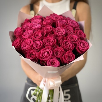 Букет из 31 малиновой розы 40 см