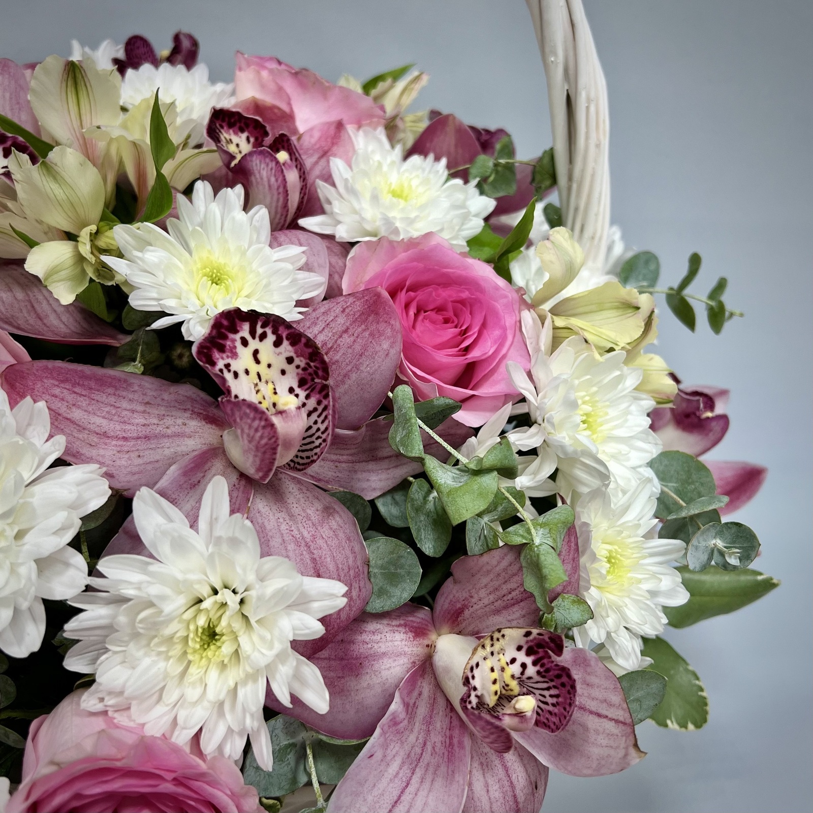 Цветы в корзине Барби