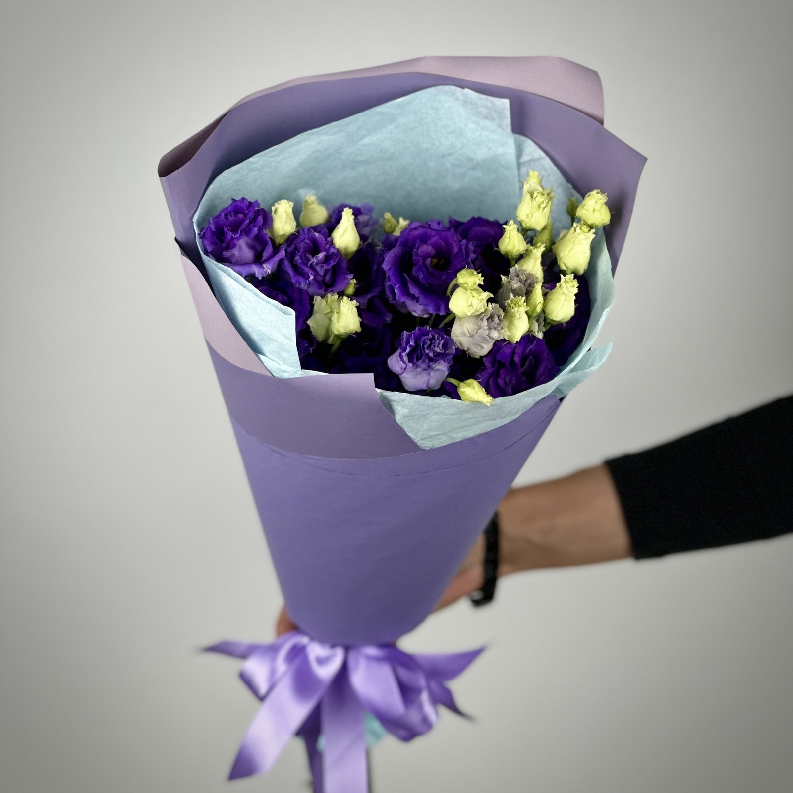 Букет из 5 фиолетовых лизиантусов