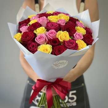 Букет из 41 яркой розы 60 см