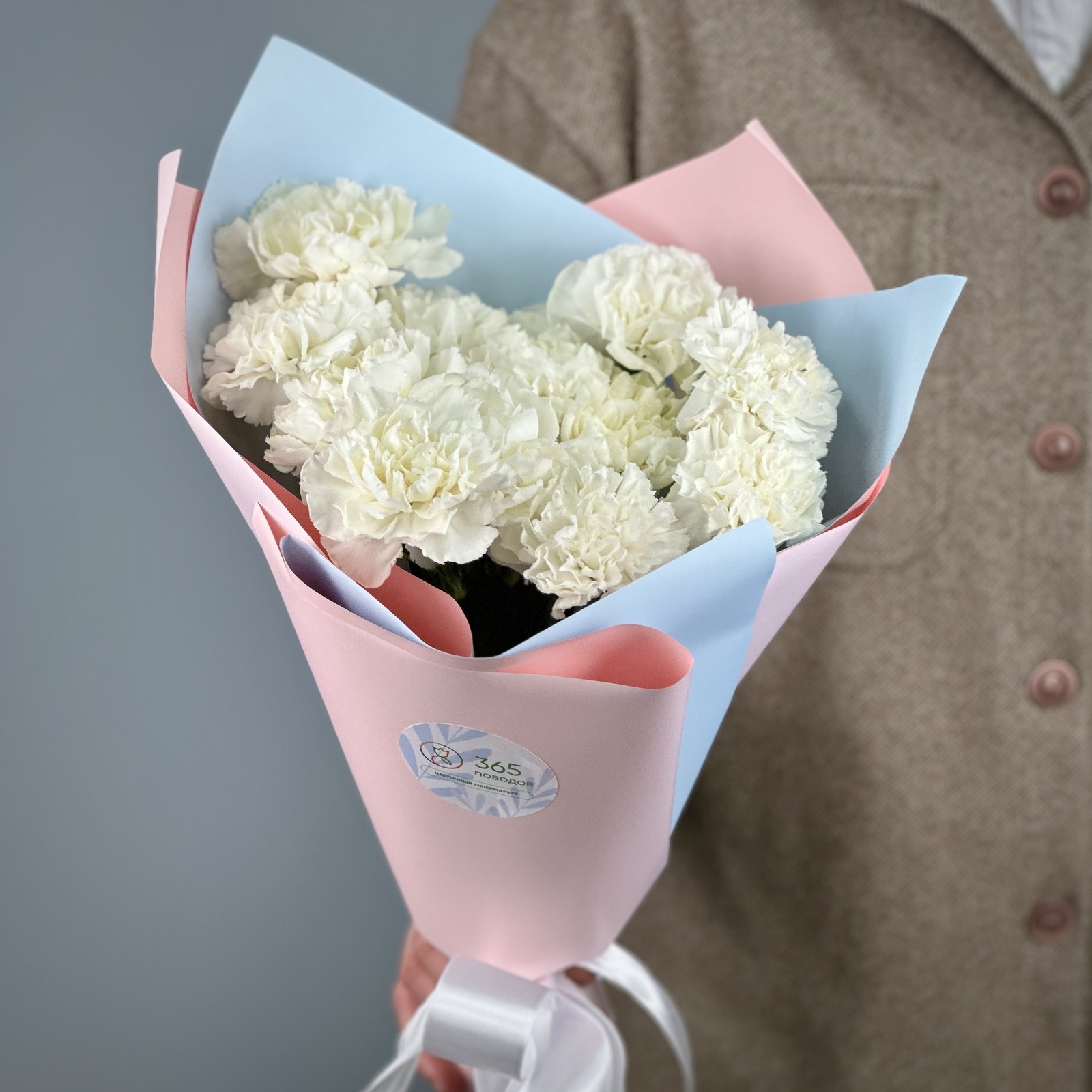 Букет из 15 белых гвоздик