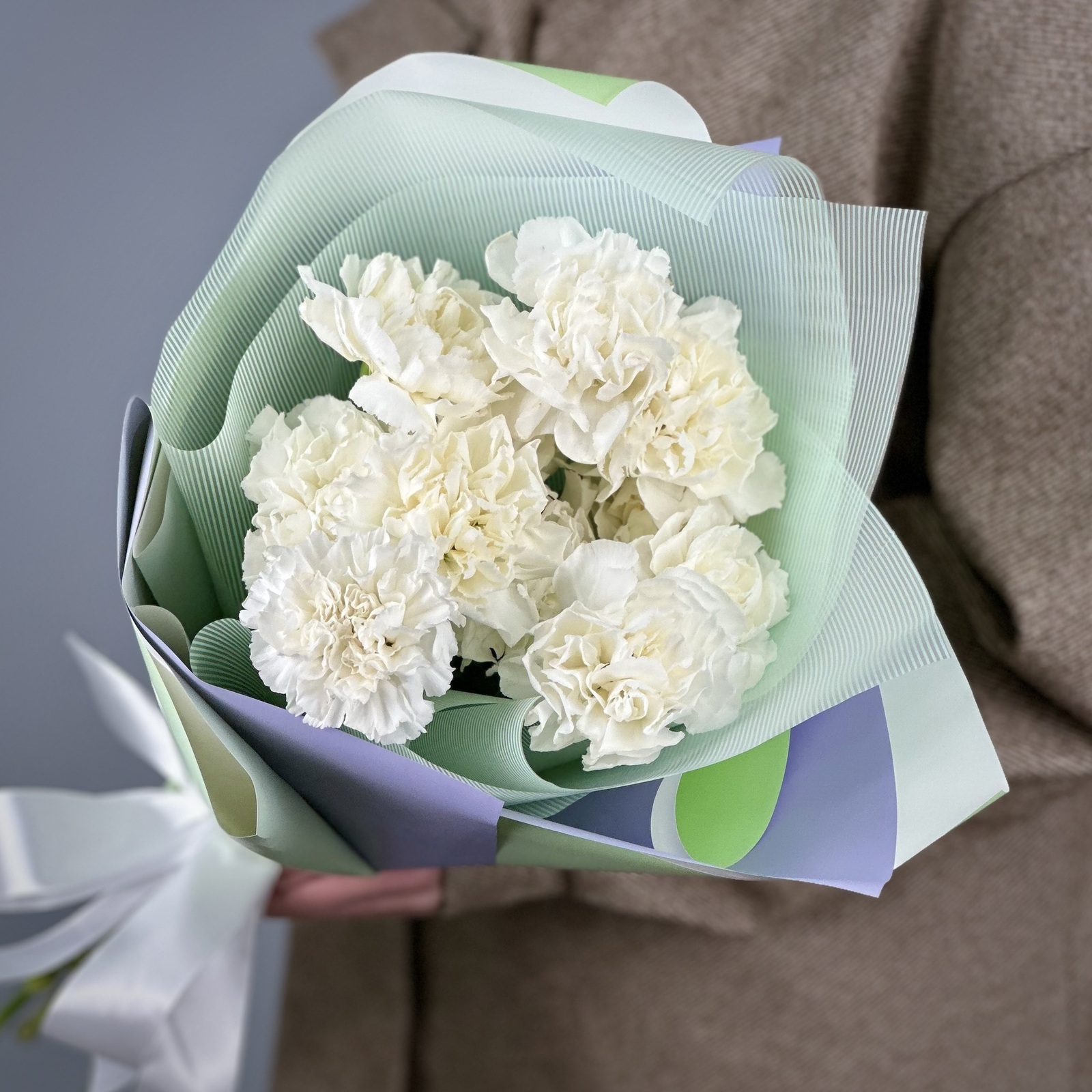 Букет из 11 белых гвоздик