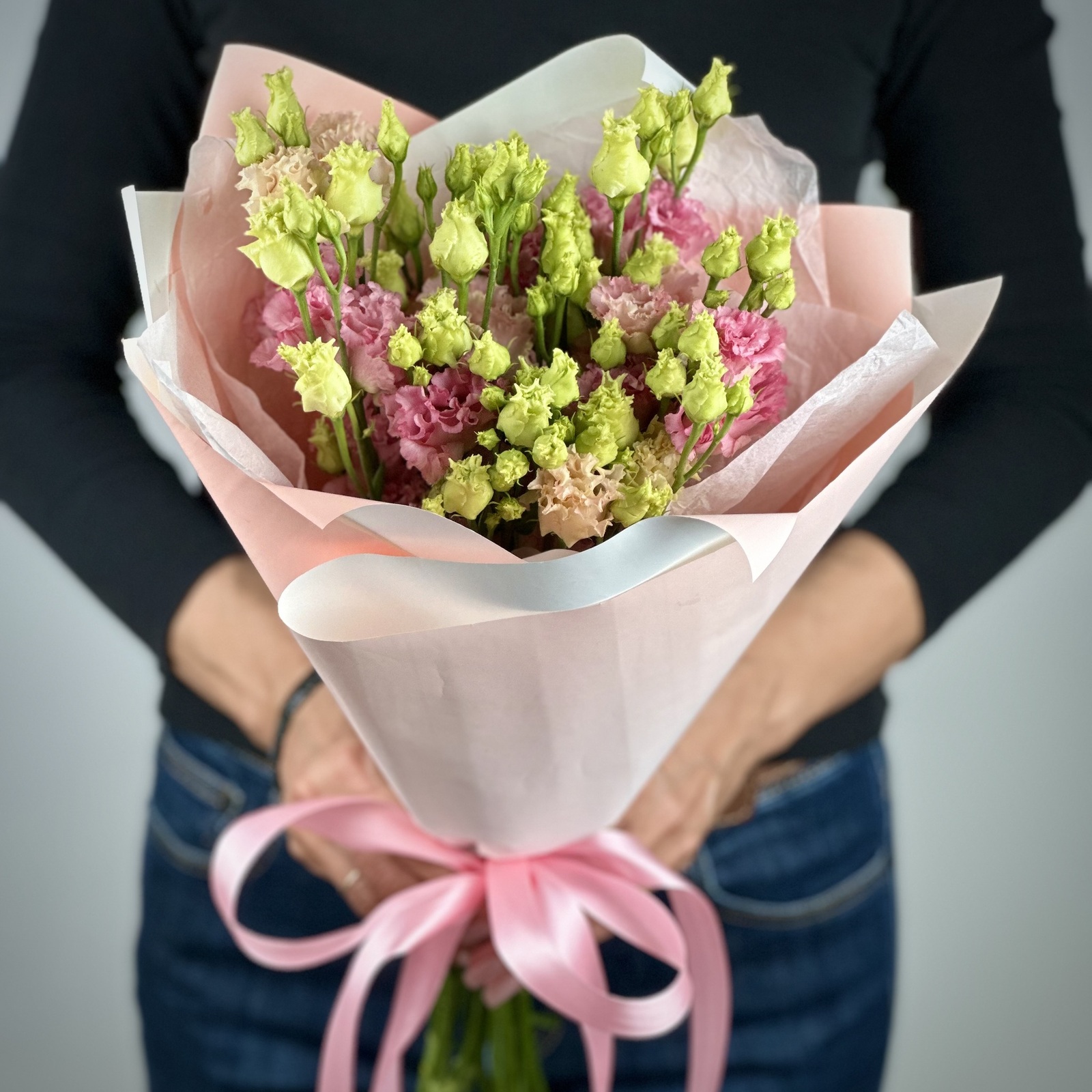 Букет из 5 розовых лизиантусов