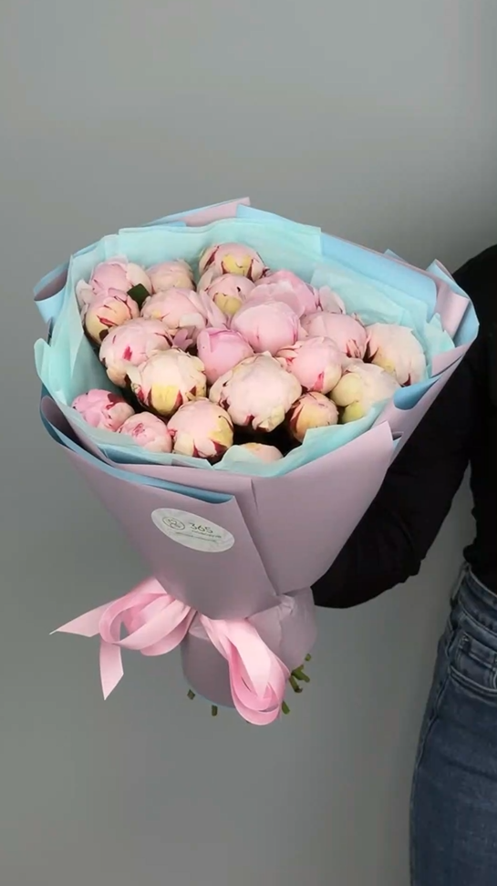 Букет из 21 пионов Сара