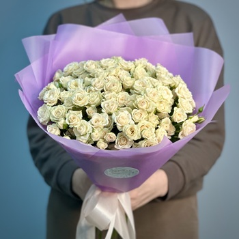 Букет из 25 кустовых кремовых роз