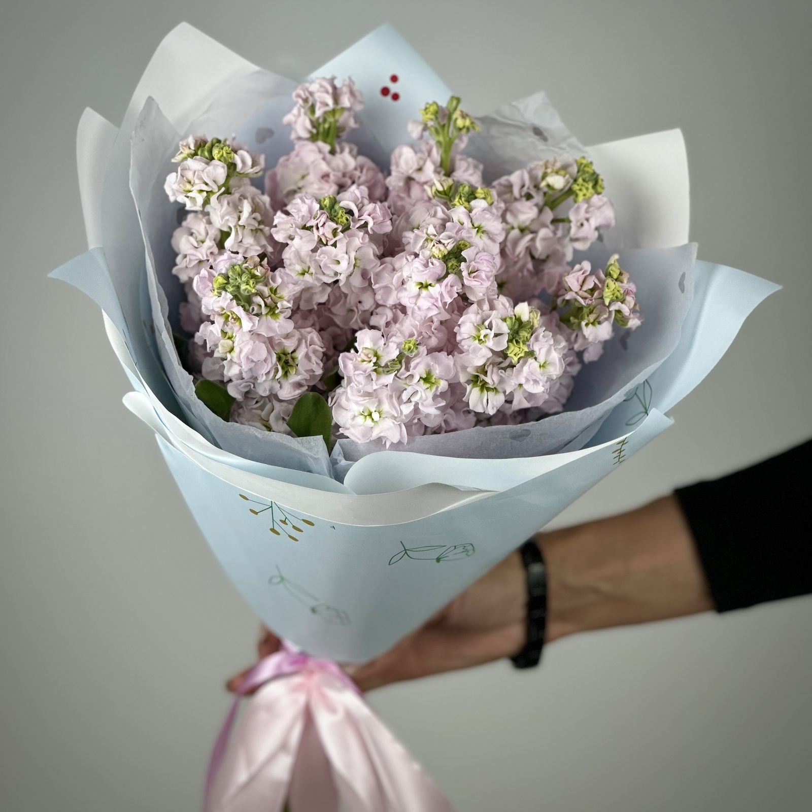 Букет из 11 розовых маттиол