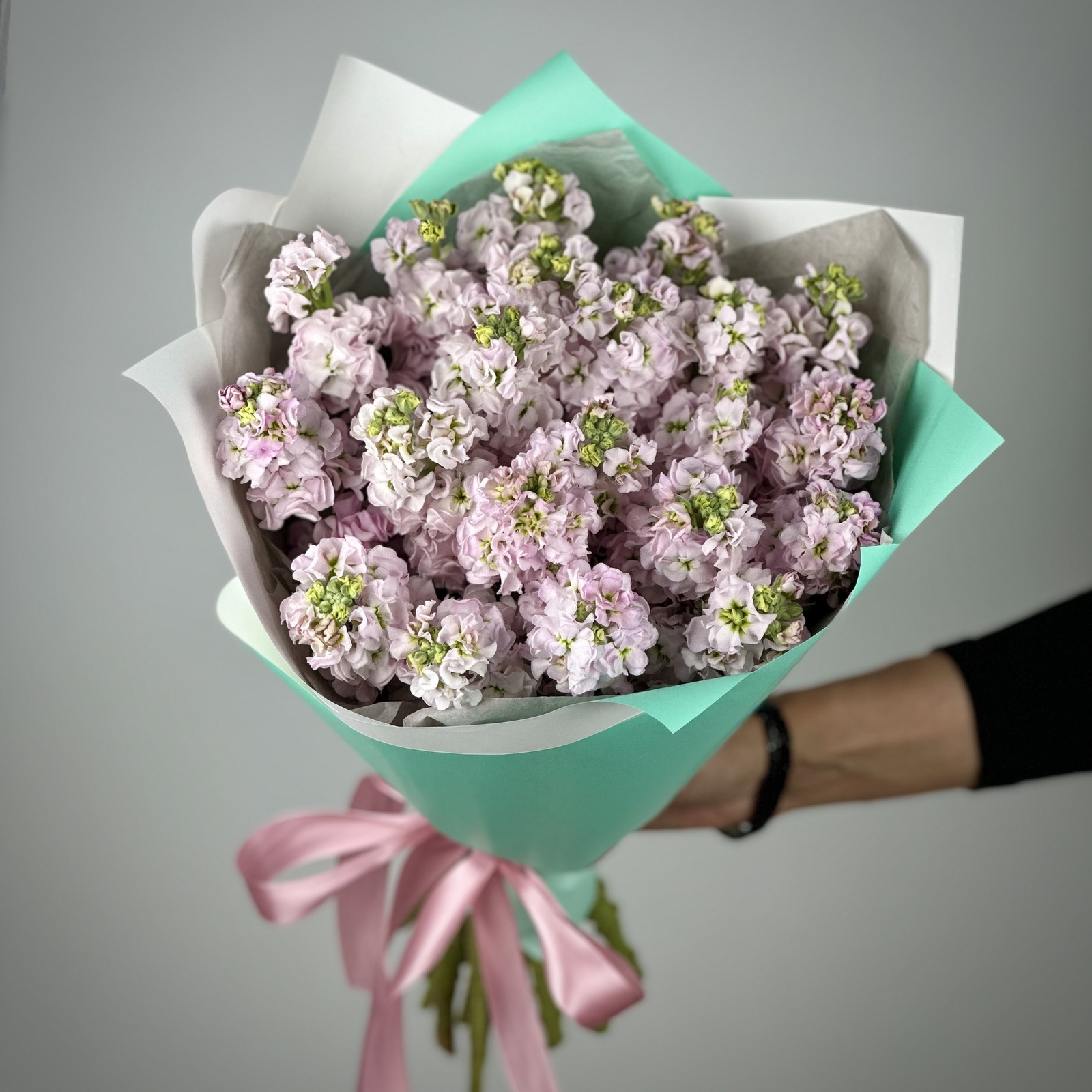 Букет из 21 розовых маттиол