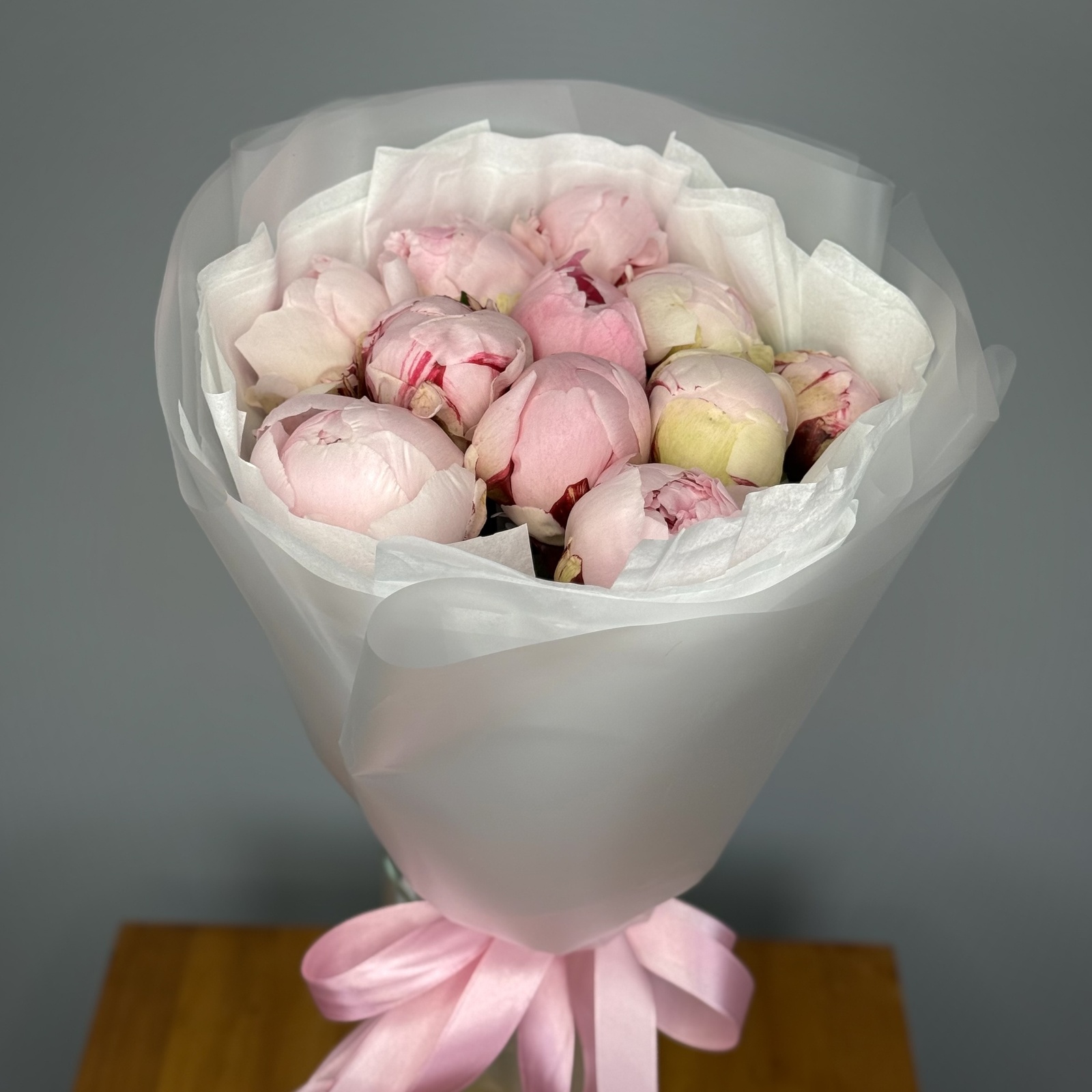 Букет из 15 пионов Сара