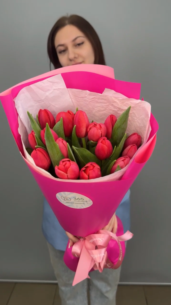 Букет из 15 красных тюльпанов