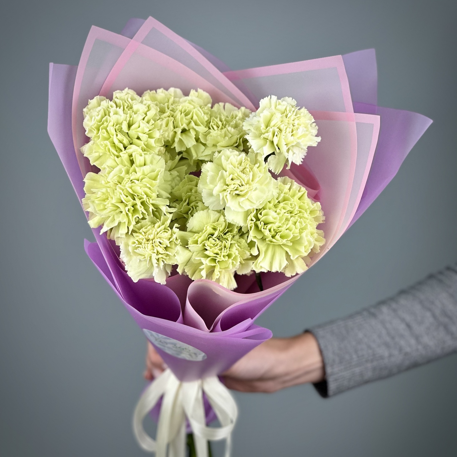 Букет из 11 фисташковых гвоздик