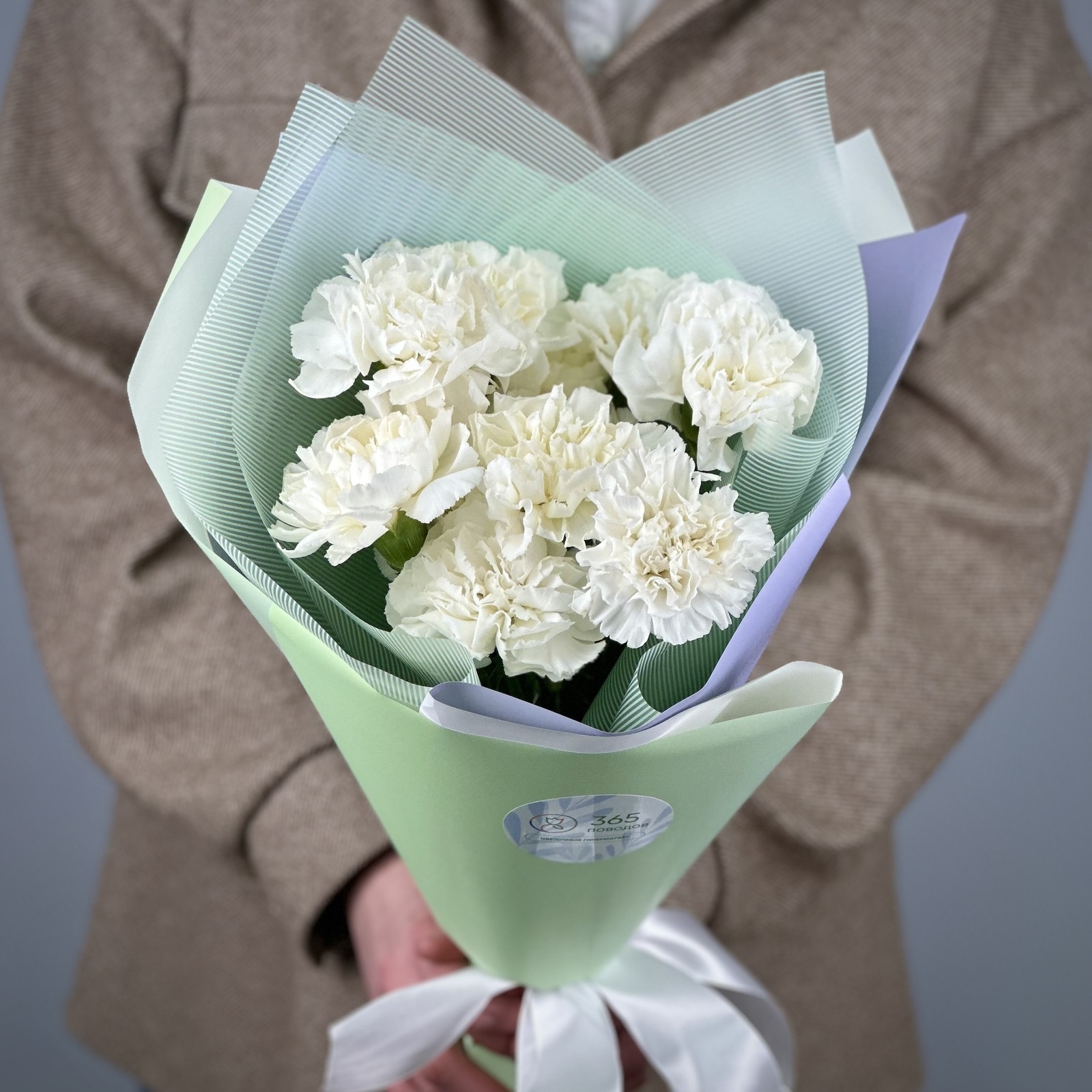 Букет из 11 белых гвоздик