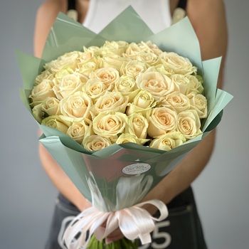 Букет из 41 кремовой розы 40 см