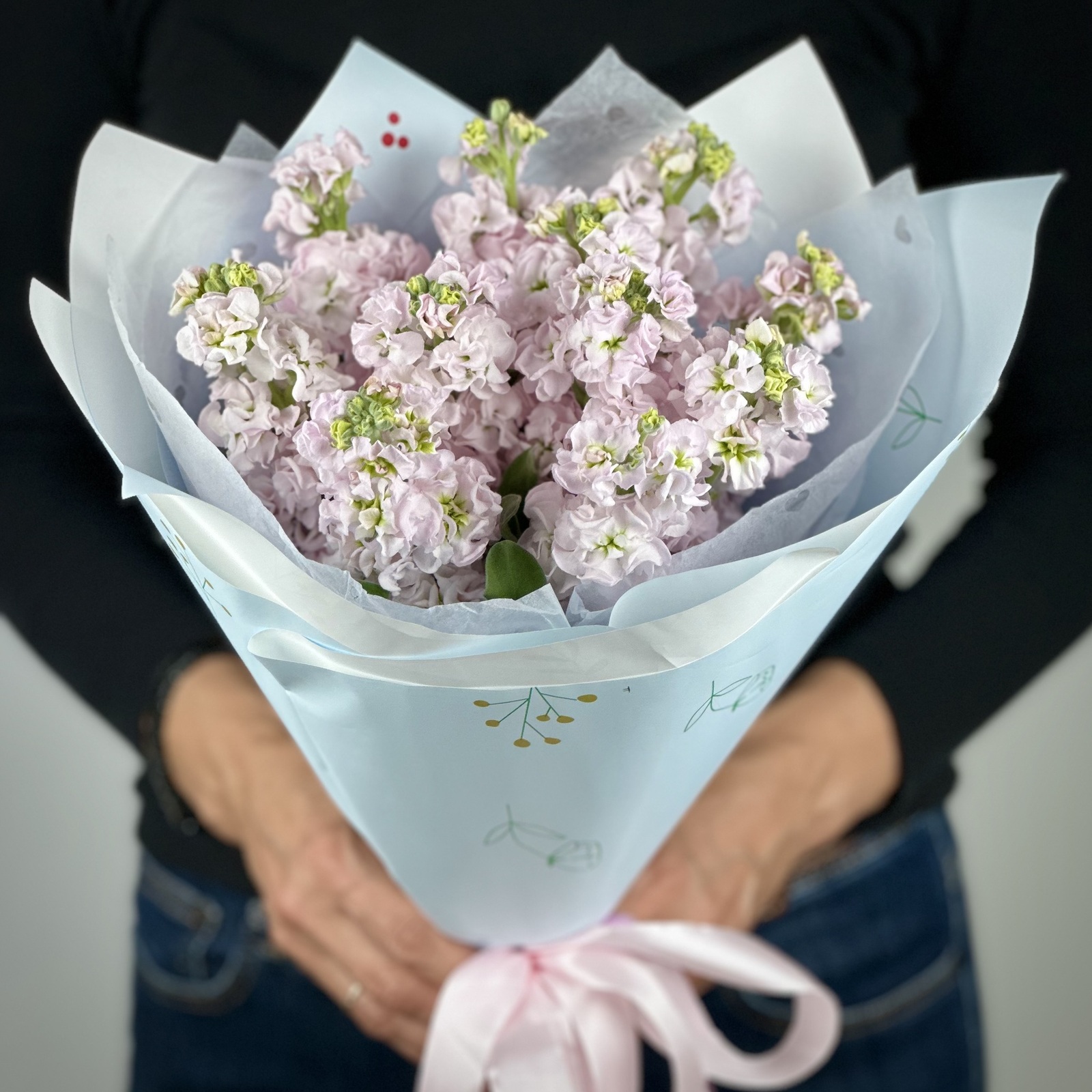 Букет из 11 розовых маттиол