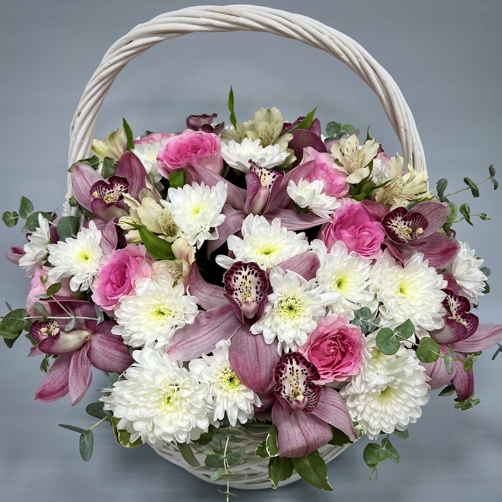 Цветы в корзине Барби