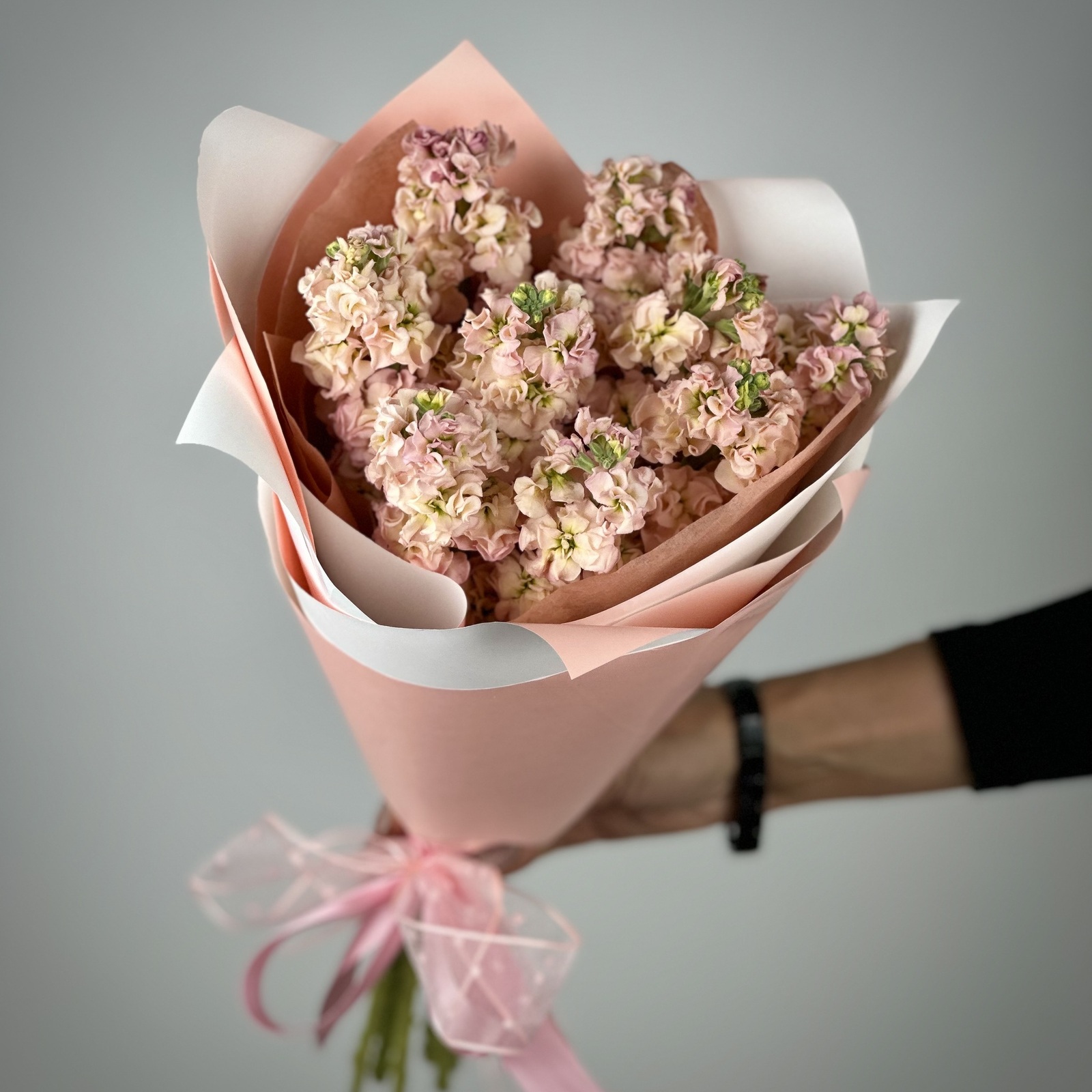 Букет из 9 персиковых маттиол