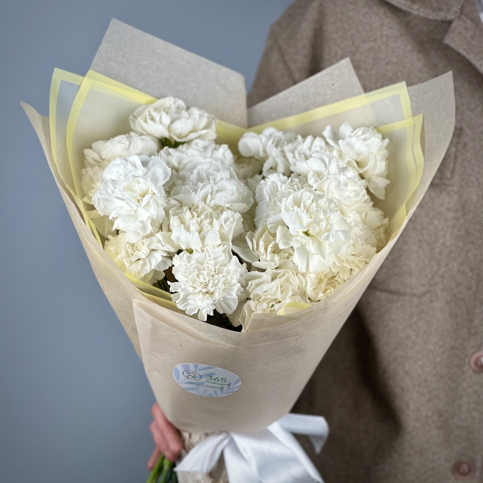 Букет из 25 белых гвоздик