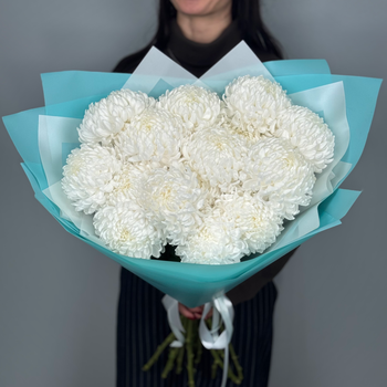 Букет из 15 белых хризантем бигуди