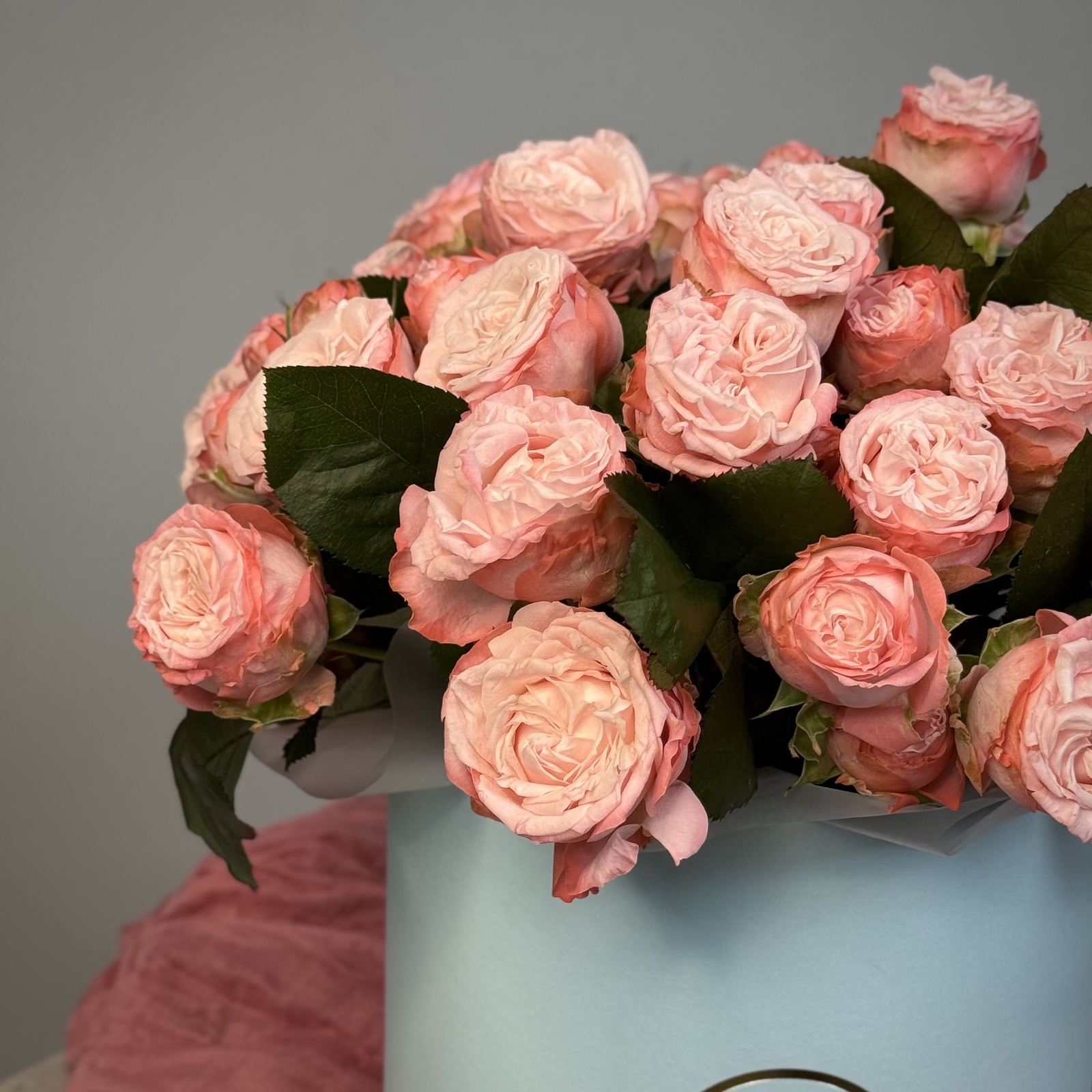 Цветы в коробке Нежная Лилит