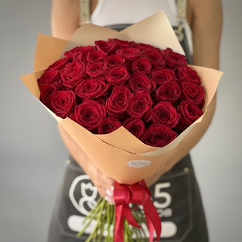 Букет из 31 красной розы 40 см