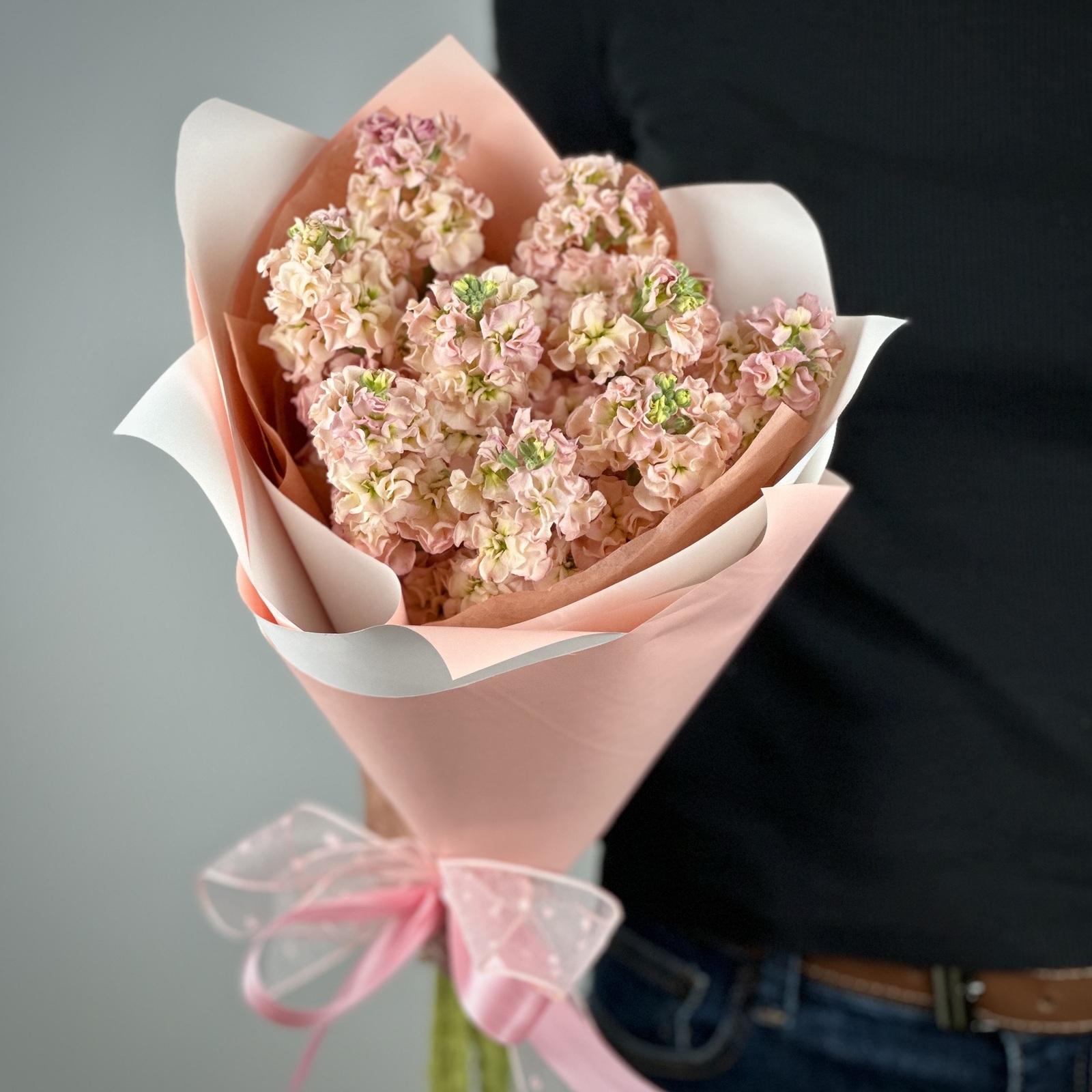 Букет из 9 персиковых маттиол