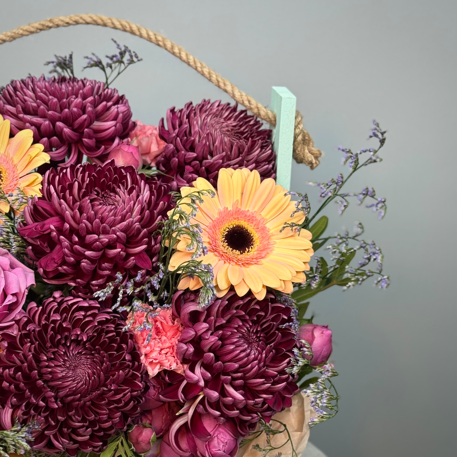 Цветы в ящике Алиса в стране чудес