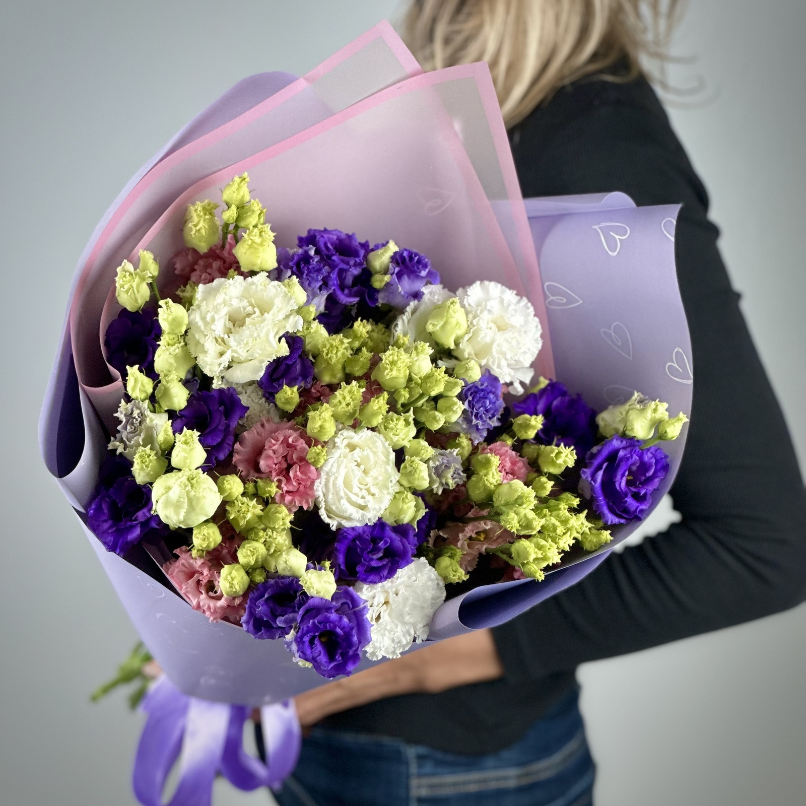 Букет из 15 лизиантусов микс