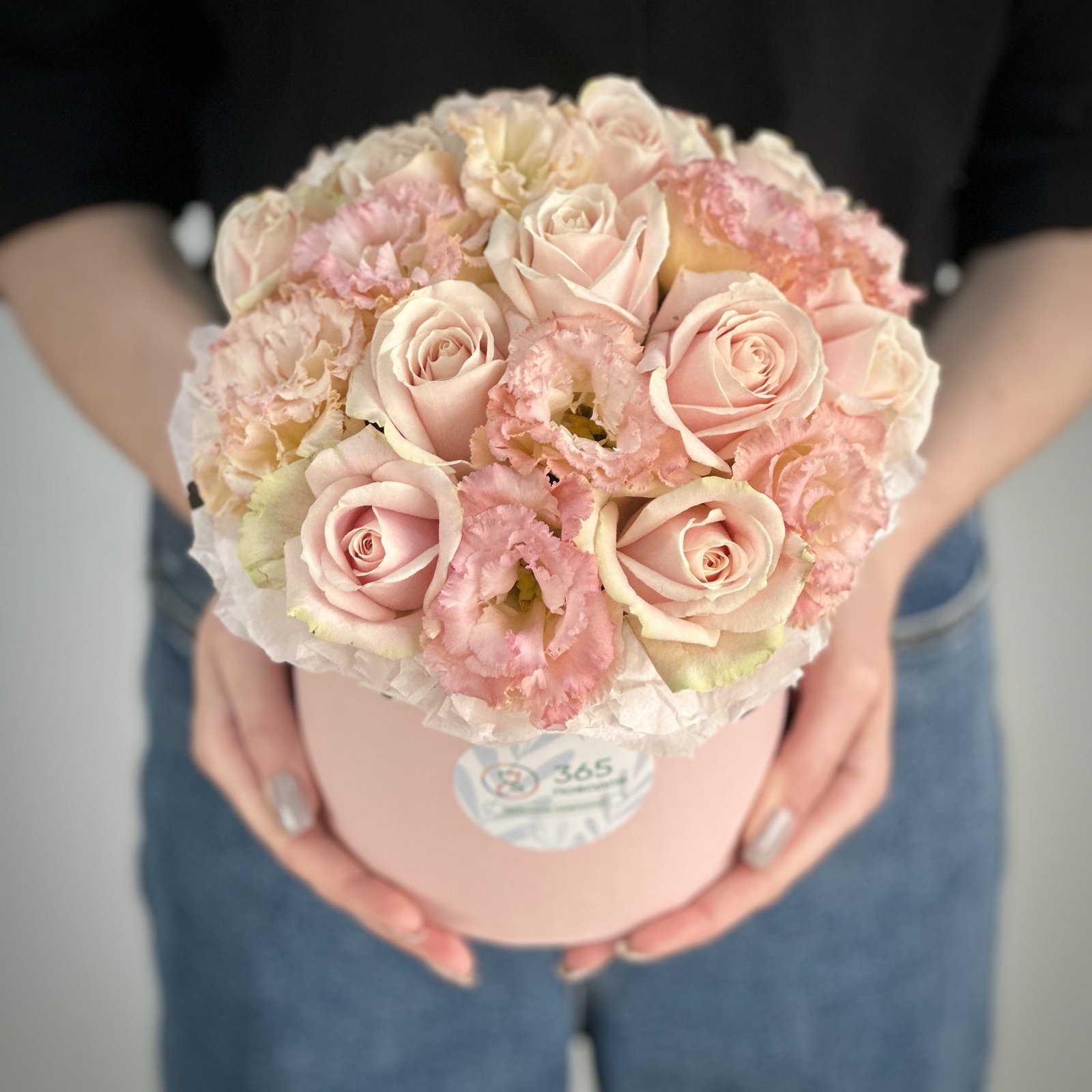 Цветы в коробке Зефир