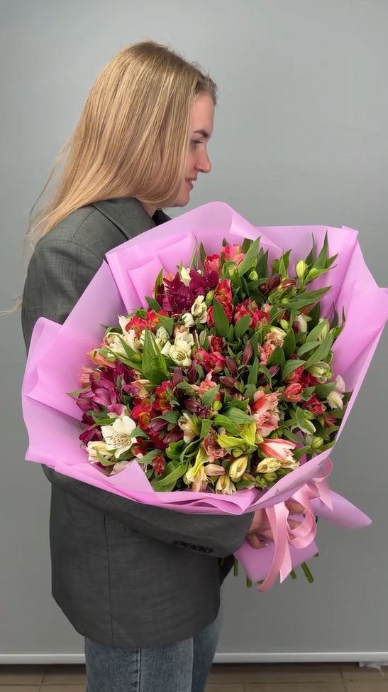 Букет из 41 альстромерий микс